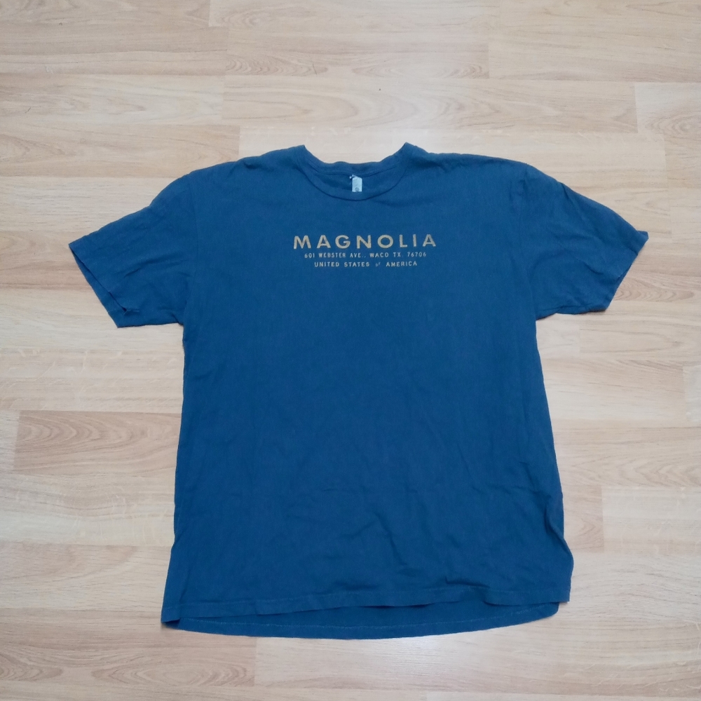 Magnolia 601 Webster Ave. Waco TX 76706 United States of America T-Shirt Size XL